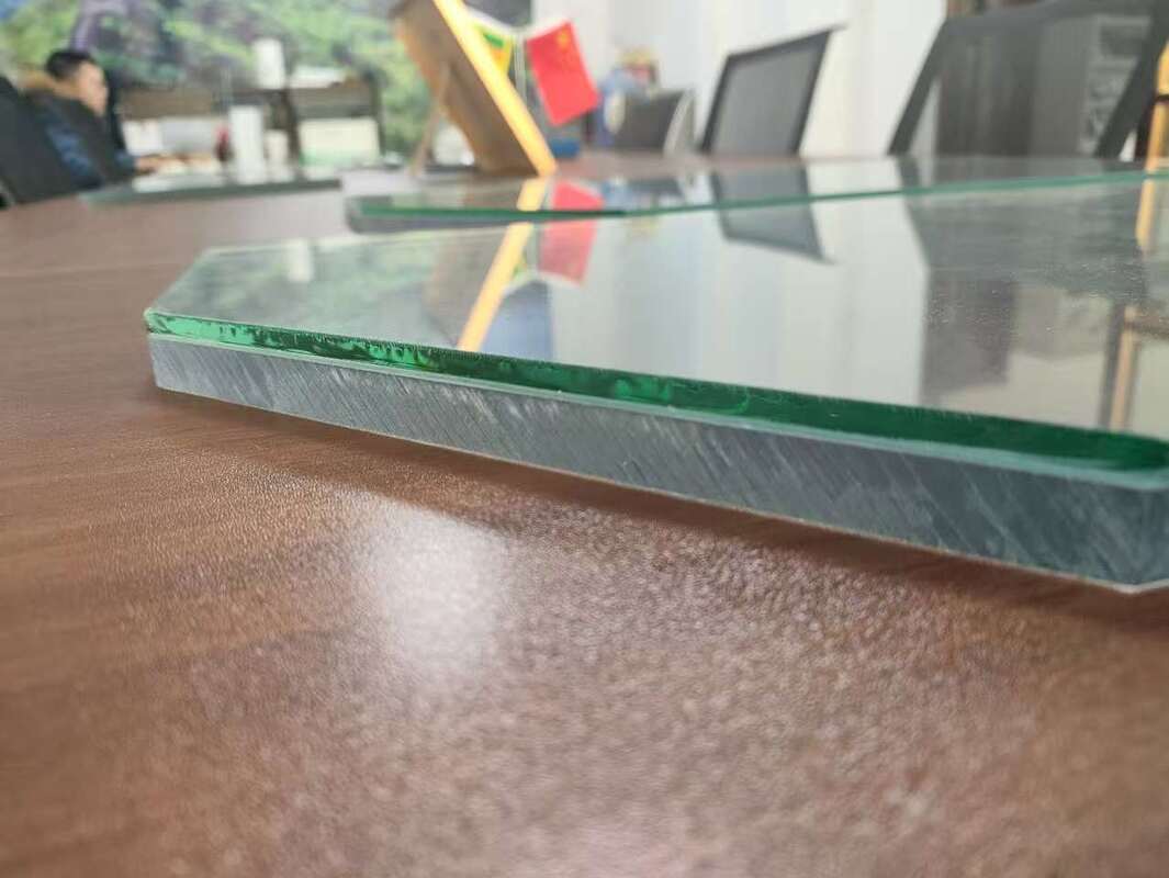 Non-warping composite glass made with PC sheets and laminated glass, available for customization.