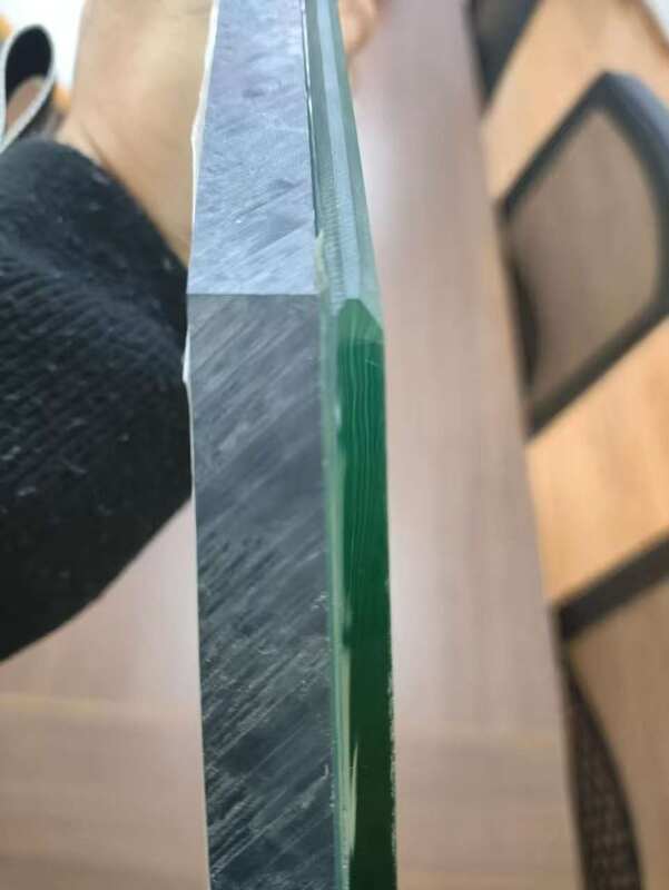 Non-warping composite glass made with PC sheets and laminated glass, available for customization.