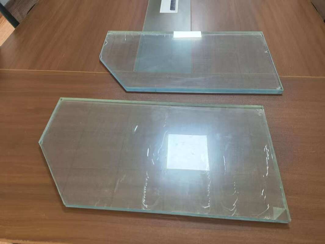 Non-warping composite glass made with PC sheets and laminated glass, available for customization.
