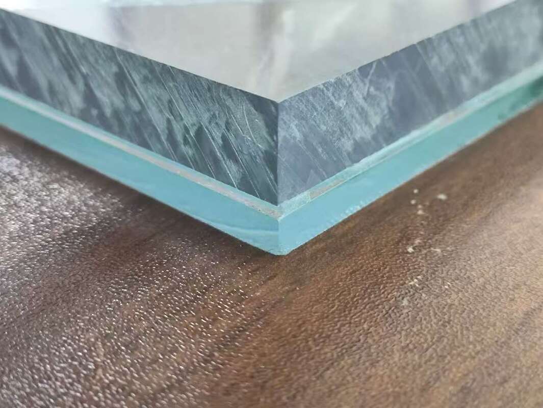 Non-warping composite glass made with PC sheets and laminated glass, available for customization.
